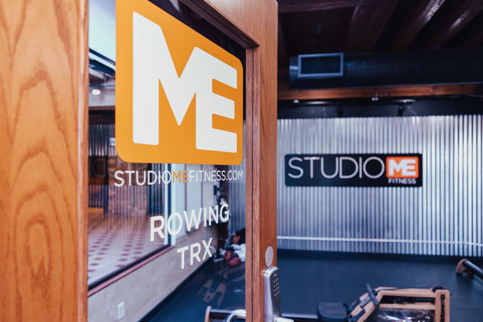 Is it safe to go the gym when it re-opens? Here are some things to make sure your gym has in place before returning.