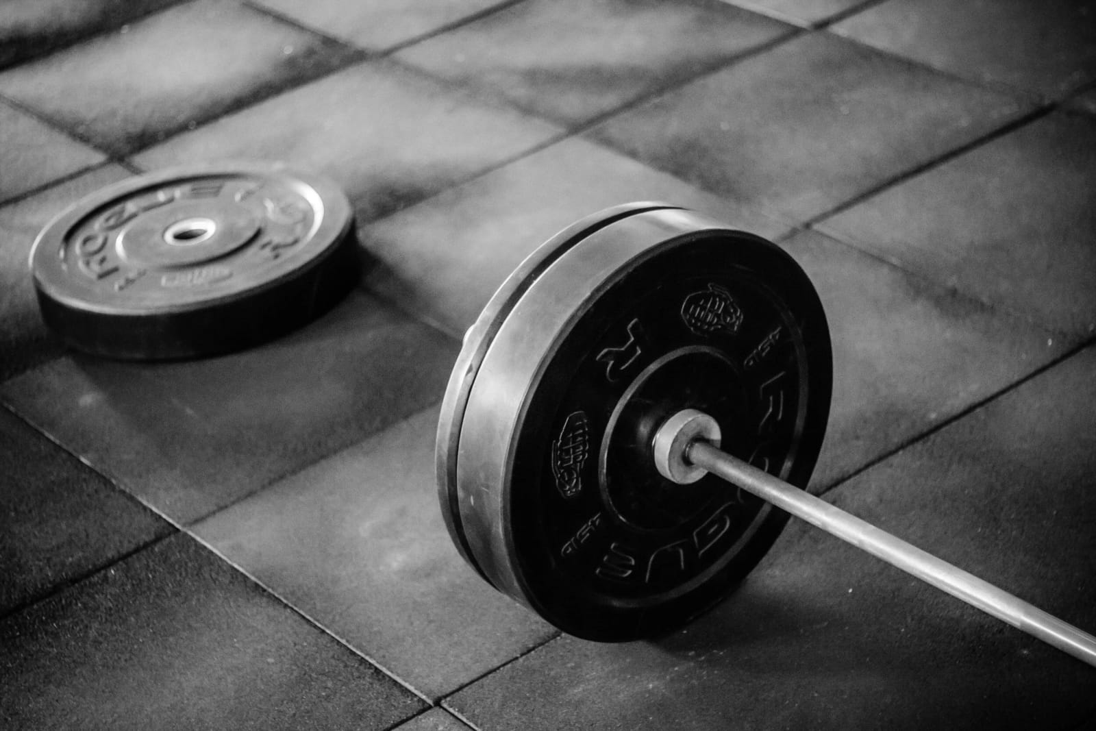 Over 30 years old? You NEED to strength train! Here are 5 Weight Lifting Myths Women Should Stop Believing